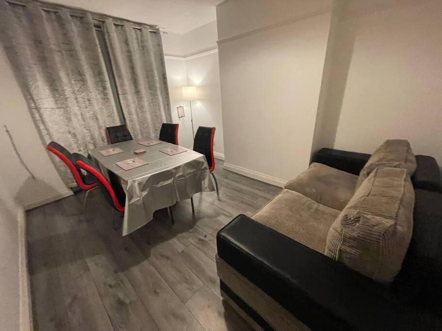 Large Beautiful 3 Bed House In City Of Бирмингем Экстерьер фото